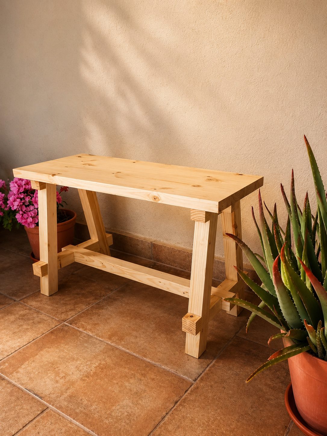 Banco artesanal de madera con acabado natural
