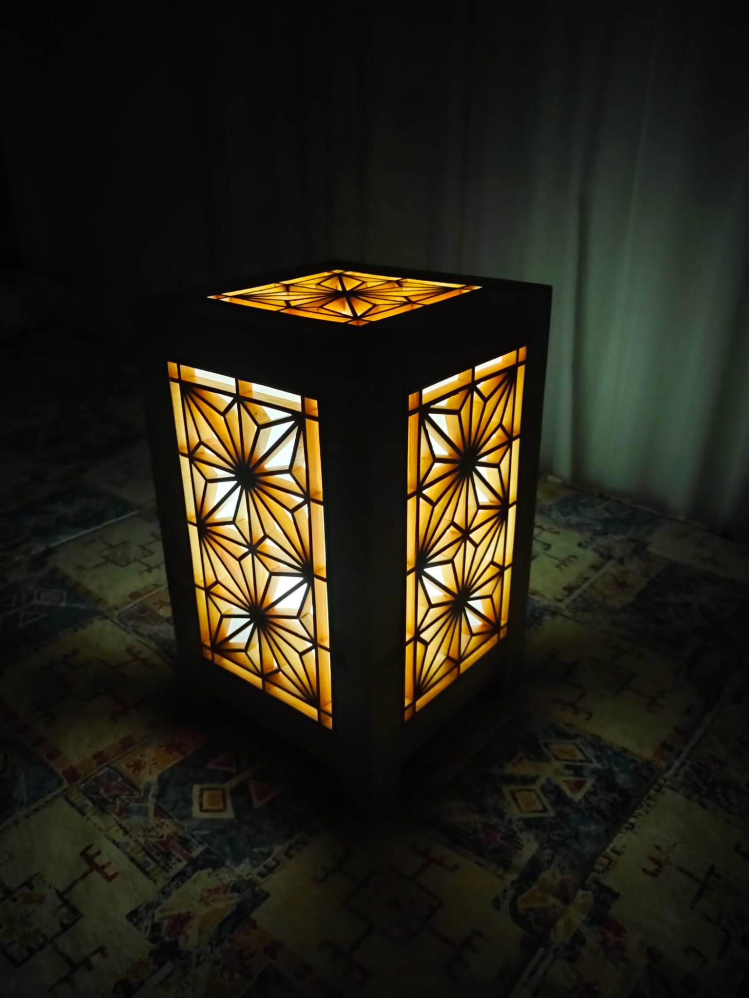 Lámpara Kumiko artesanal de madera